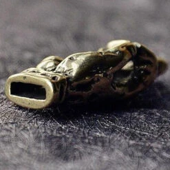 Statue Doigt -Beauf Land statue rigolote 4