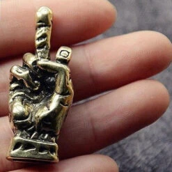 Statue Doigt -Beauf Land statue rigolote 5